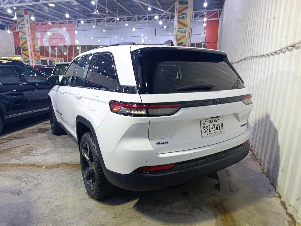 جیپ گراند شیرۆکی